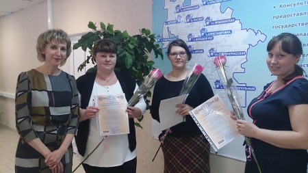 В МФЦ Аксайского района выданы сертификаты на материнский капитал.